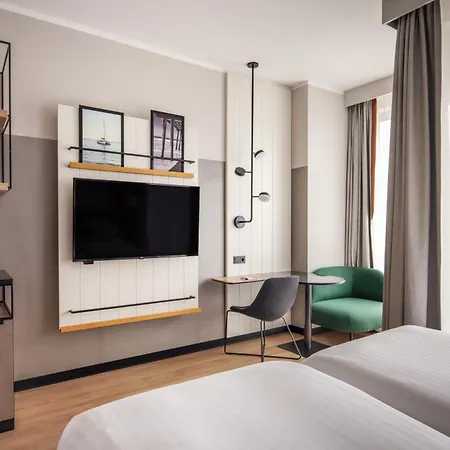 Marriott & Hotel