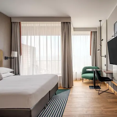 Отель Marriott &