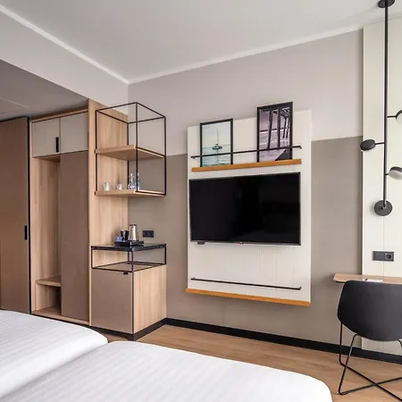 Отель Marriott &