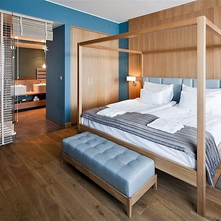 Hotel Marriott & 4*