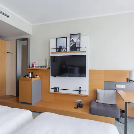 Marriott & מלון סופוט