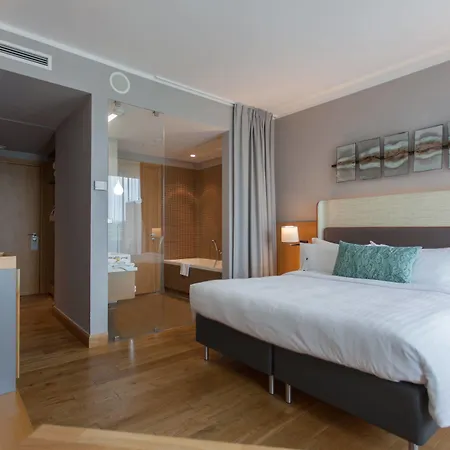 Marriott & מלון סופוט
