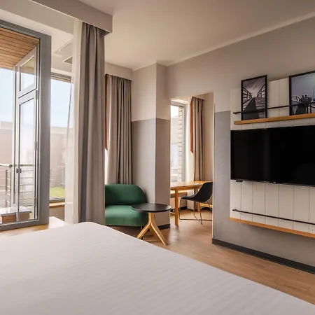 Marriott & מלון סופוט