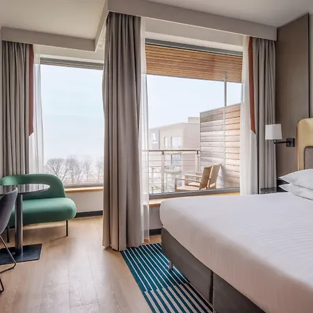 Marriott & מלון סופוט